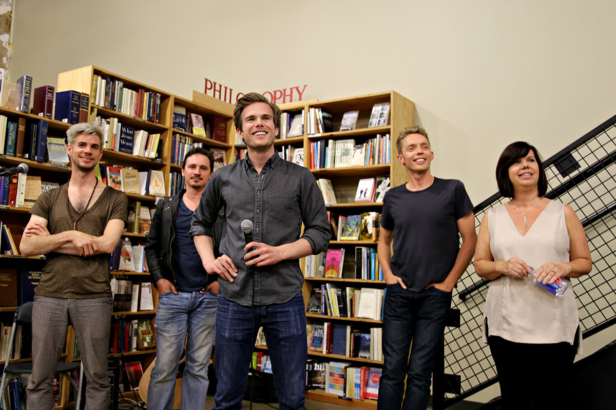 Musician Skye Steele, authors Josh Wagner, Colin Wright, Joshua Fields Millburn, and Courtney Carver speaking at Weller Book Works for Wordtasting Tour. Photo by Rocío Briceño